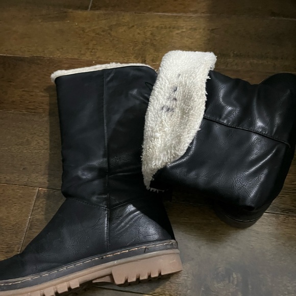 Black winter boots with rubber soles - Picture 2 of 5